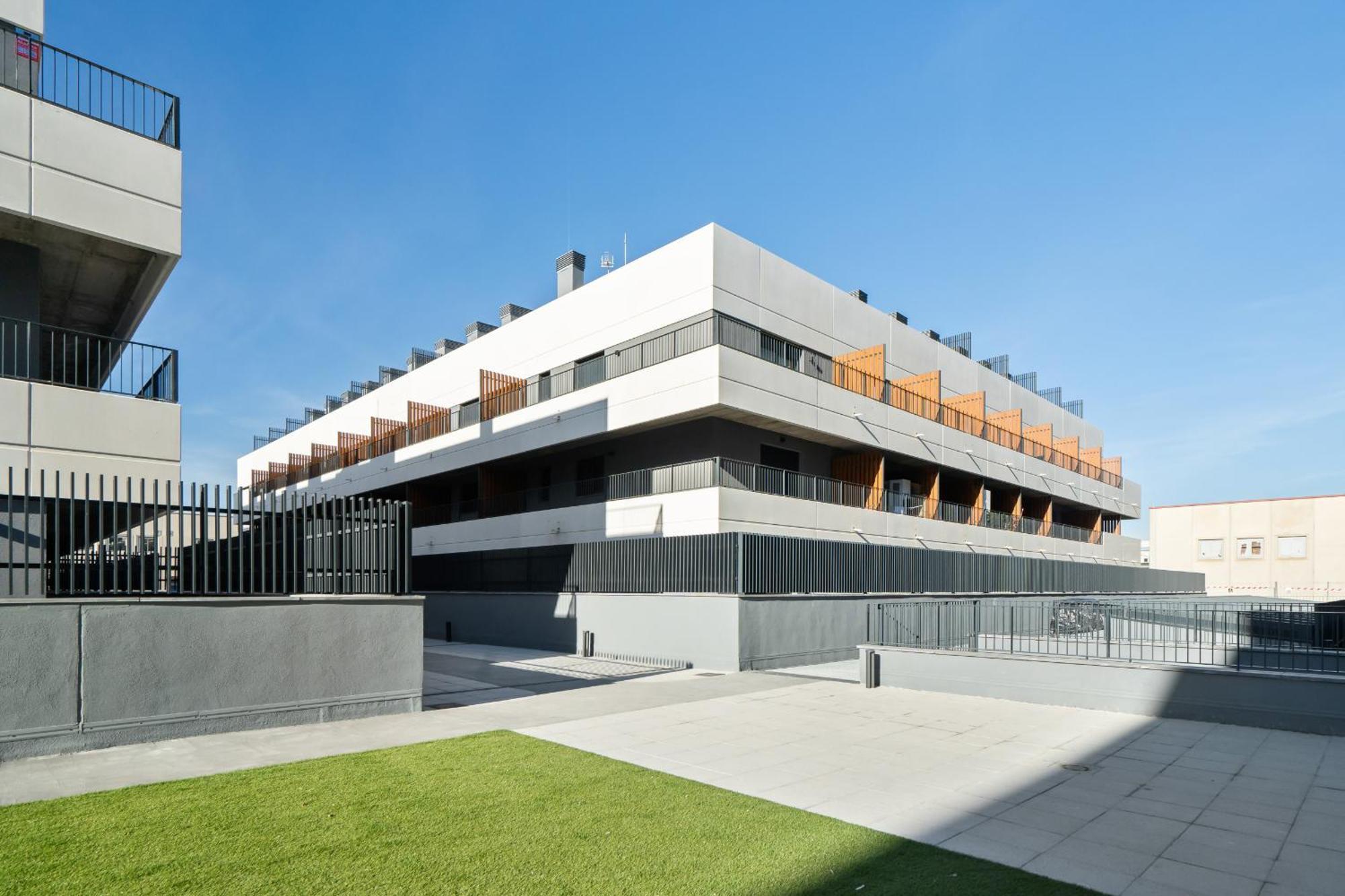 Business Con Garaje Y Piscina Climatizada Alquiler Temporal Apartment San Sebastian de los Reyes